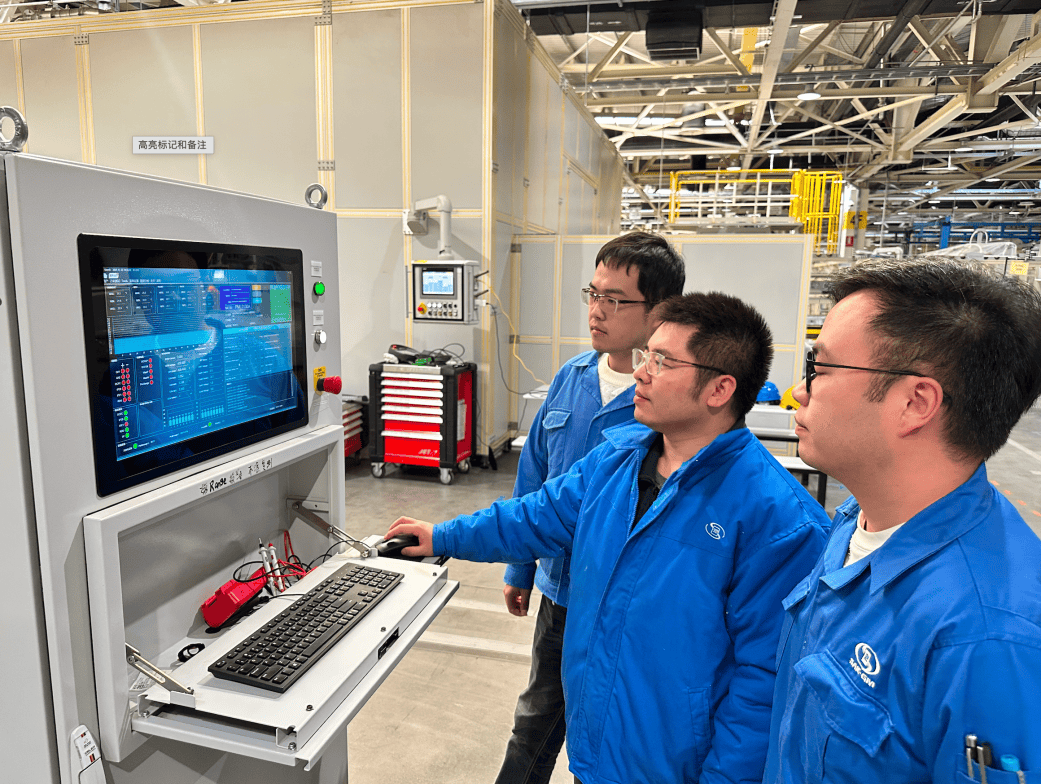 上汽集團(tuán)技術(shù)攻關(guān)項(xiàng)目榮膺上海市重點(diǎn)產(chǎn)品質(zhì)量攻關(guān)成果，引領(lǐng)行業(yè)技術(shù)開(kāi)發(fā)新標(biāo)桿